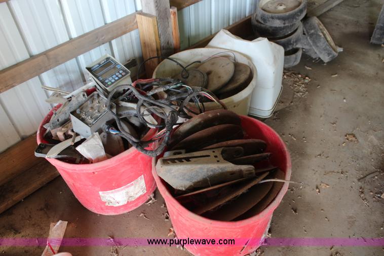 image for item K8782 1999 Kinze 2600 interplant planter