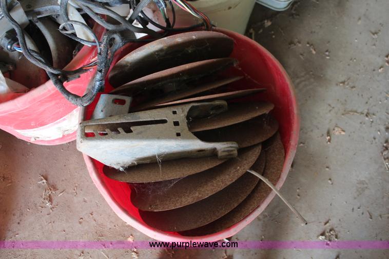 image for item K8782 1999 Kinze 2600 interplant planter