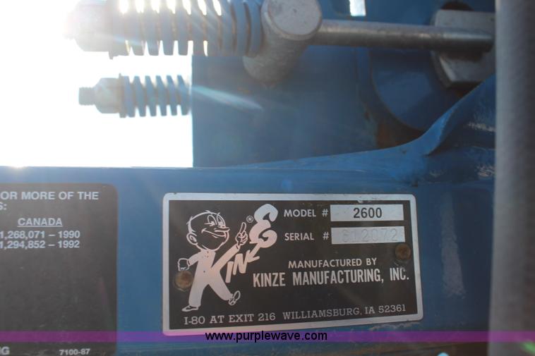 image for item K8782 1999 Kinze 2600 interplant planter