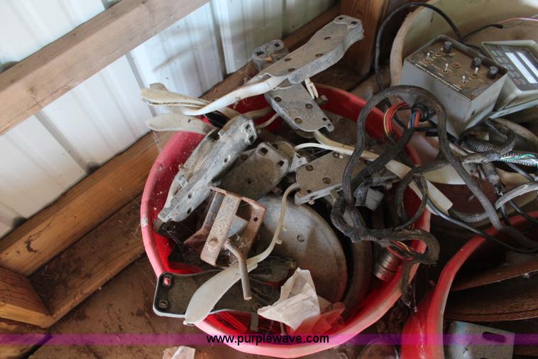 image for item K8782 1999 Kinze 2600 interplant planter