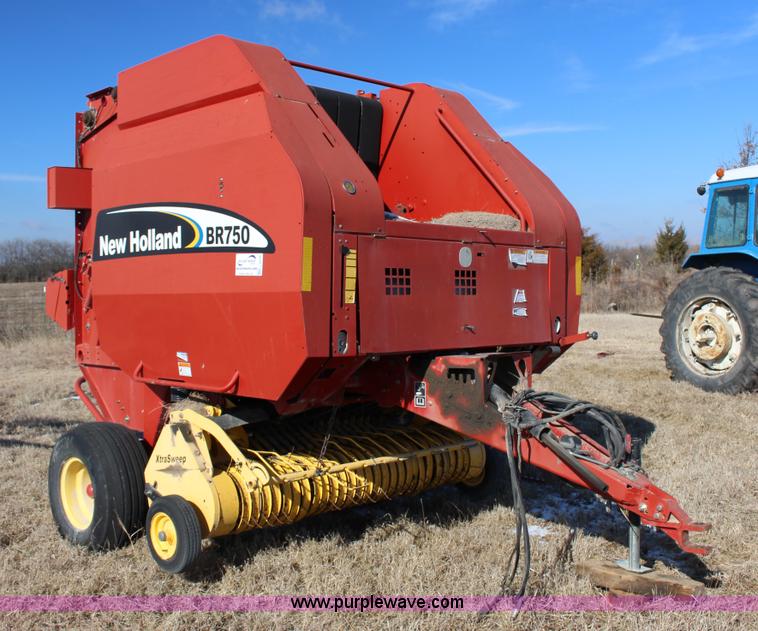 image for item L6628 2005 New Holland BR750 round baler