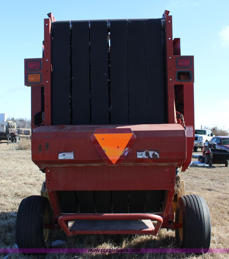 image for item L6628 2005 New Holland BR750 round baler
