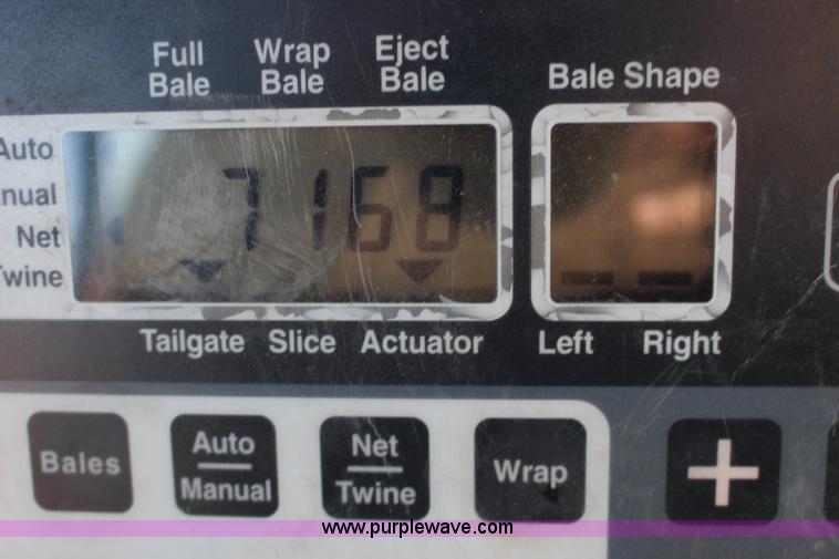 image for item L6628 2005 New Holland BR750 round baler