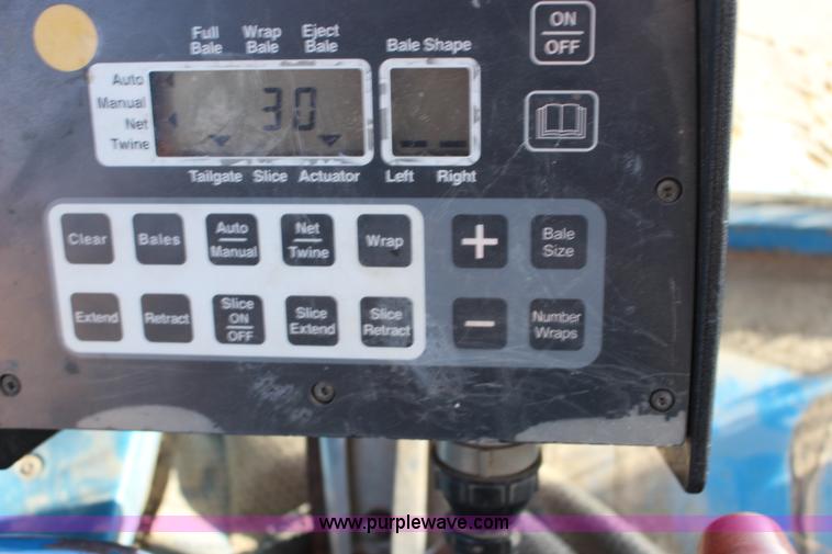 image for item L6628 2005 New Holland BR750 round baler