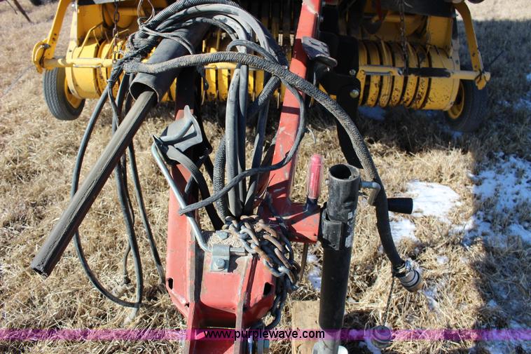 image for item L6628 2005 New Holland BR750 round baler