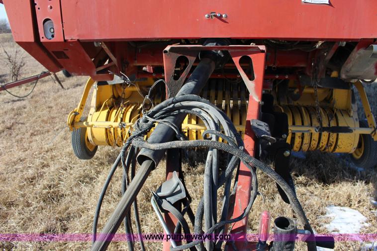 image for item L6628 2005 New Holland BR750 round baler