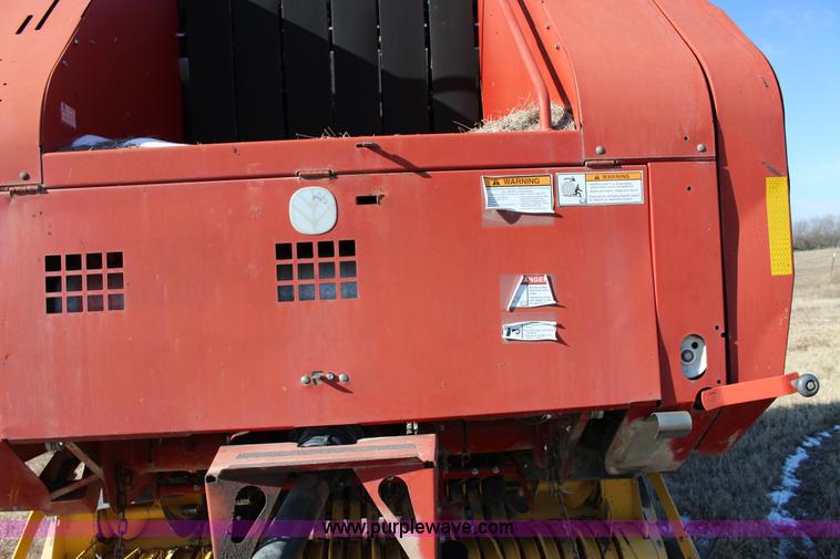image for item L6628 2005 New Holland BR750 round baler