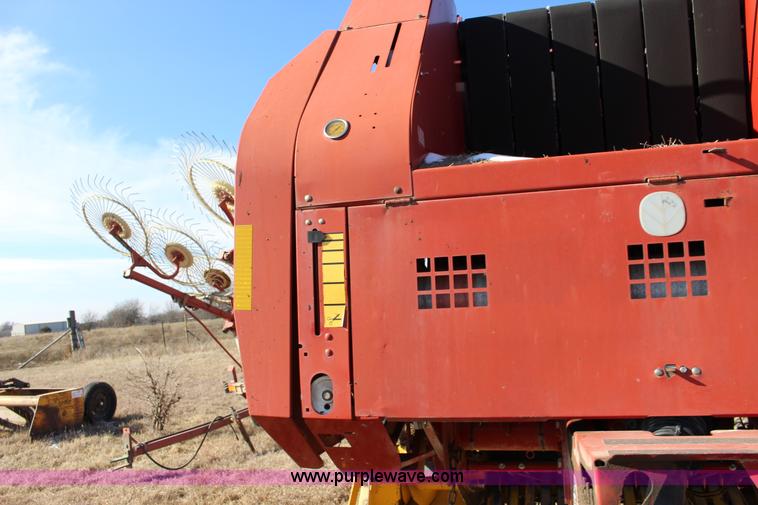 image for item L6628 2005 New Holland BR750 round baler