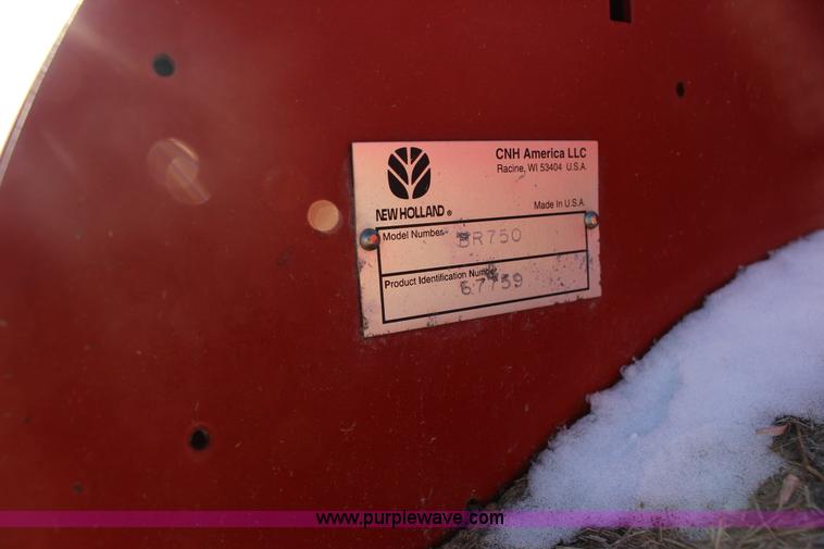 image for item L6628 2005 New Holland BR750 round baler