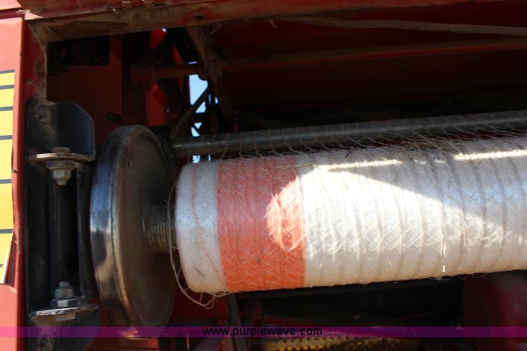 image for item L6628 2005 New Holland BR750 round baler