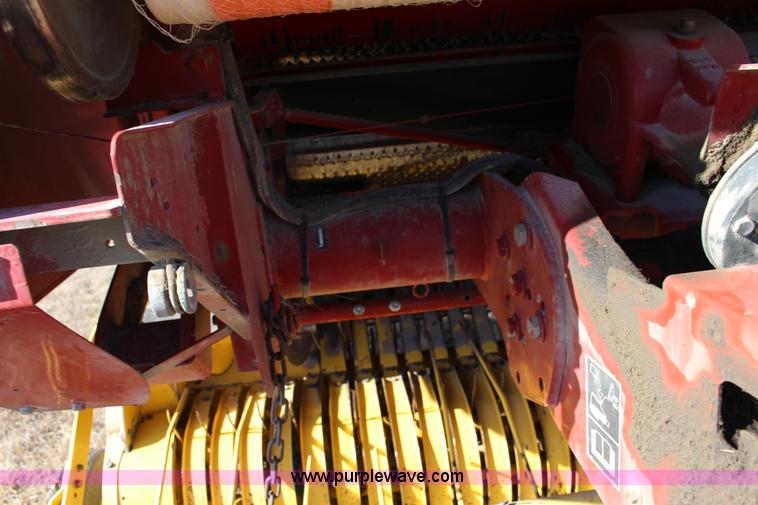 image for item L6628 2005 New Holland BR750 round baler
