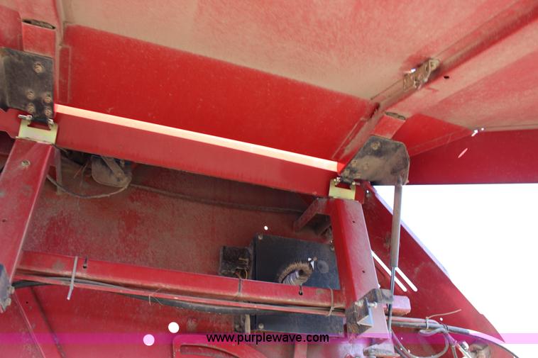 image for item L6628 2005 New Holland BR750 round baler