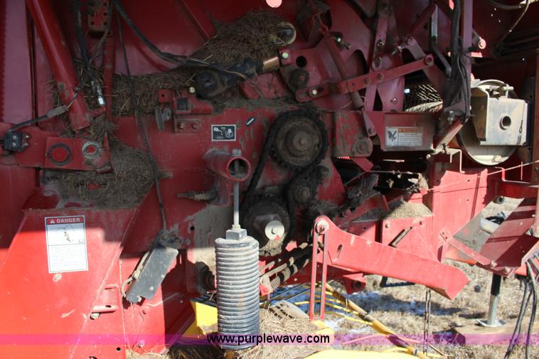 image for item L6628 2005 New Holland BR750 round baler