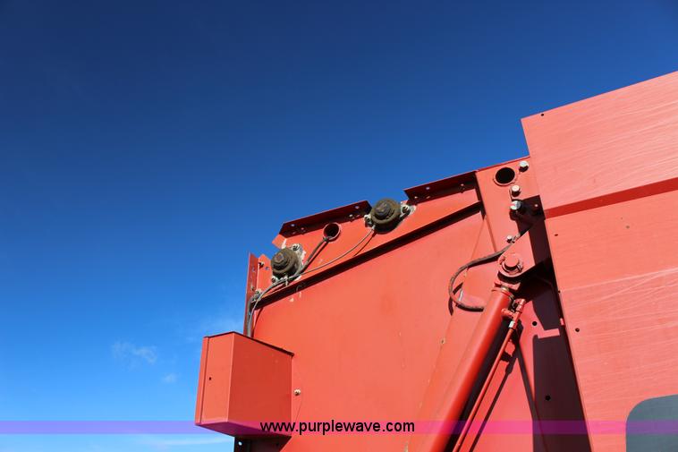 image for item L6628 2005 New Holland BR750 round baler