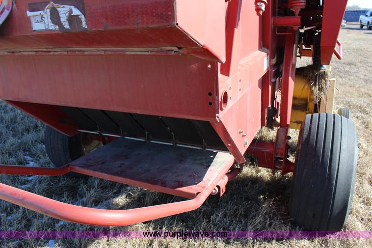 image for item L6628 2005 New Holland BR750 round baler