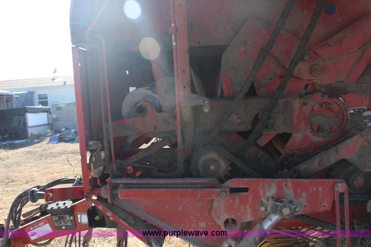 image for item L6628 2005 New Holland BR750 round baler