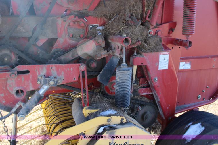 image for item L6628 2005 New Holland BR750 round baler