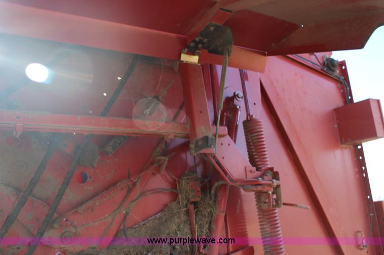 image for item L6628 2005 New Holland BR750 round baler