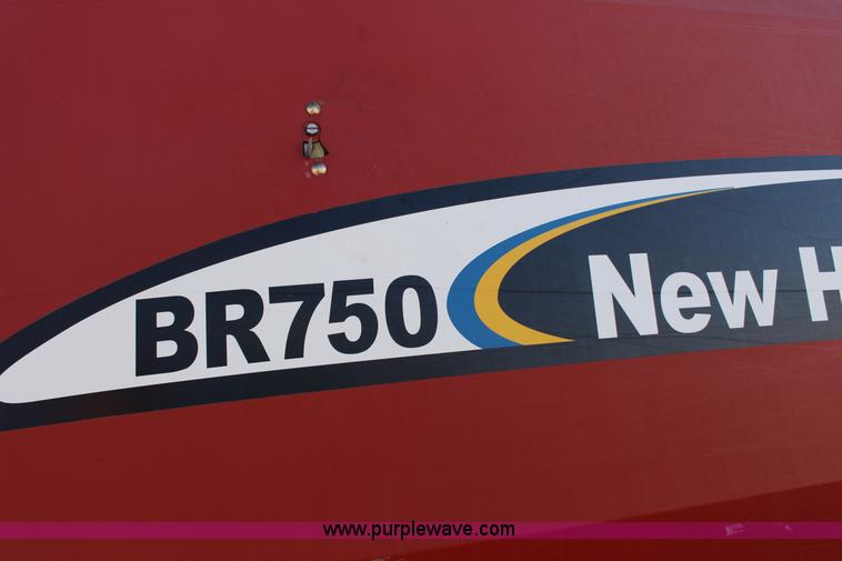 image for item L6628 2005 New Holland BR750 round baler