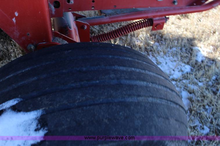 image for item L6628 2005 New Holland BR750 round baler