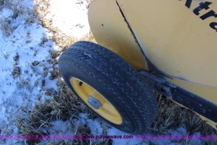 image for item L6628 2005 New Holland BR750 round baler