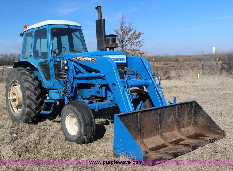 image for item L6629 1981 Ford TW20 tractor