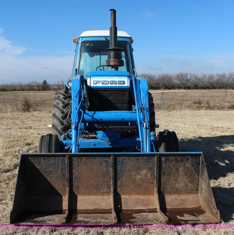 image for item L6629 1981 Ford TW20 tractor