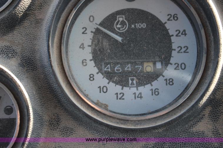 image for item L6629 1981 Ford TW20 tractor