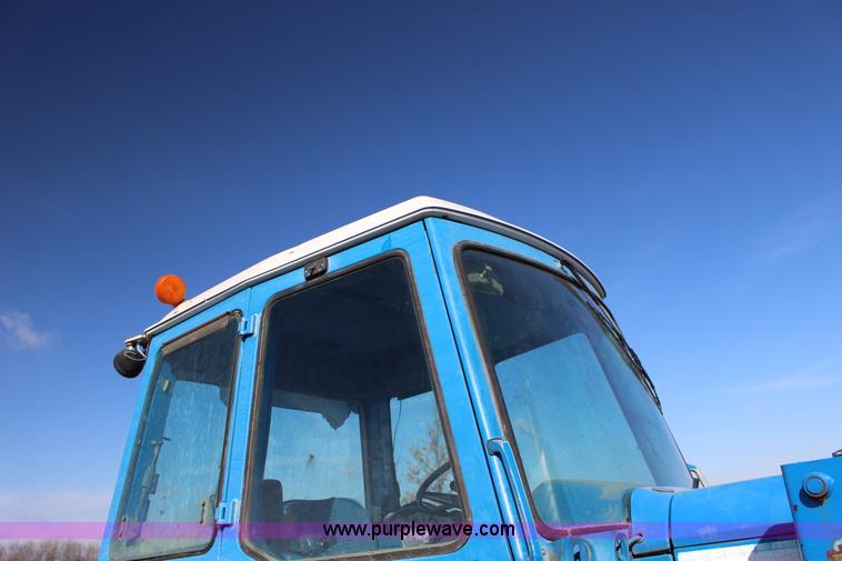 image for item L6629 1981 Ford TW20 tractor