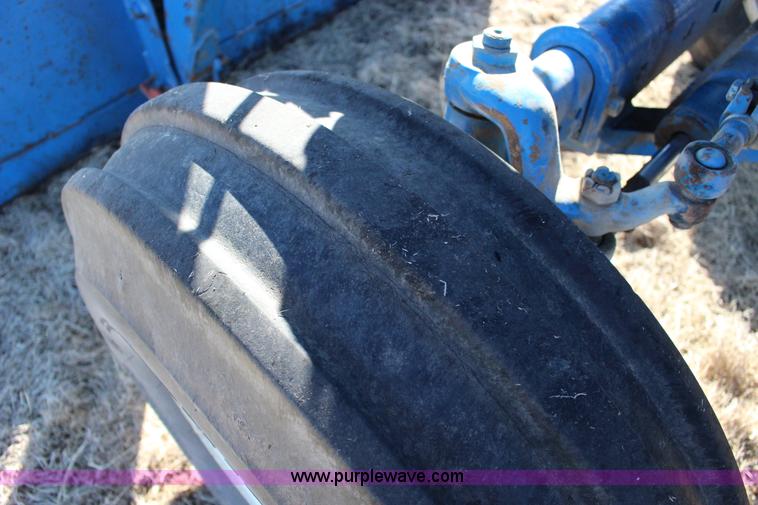 image for item L6629 1981 Ford TW20 tractor