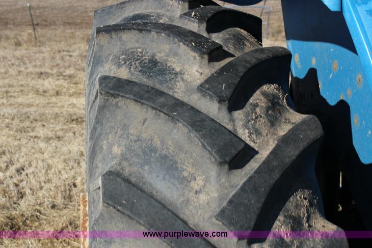 image for item L6629 1981 Ford TW20 tractor