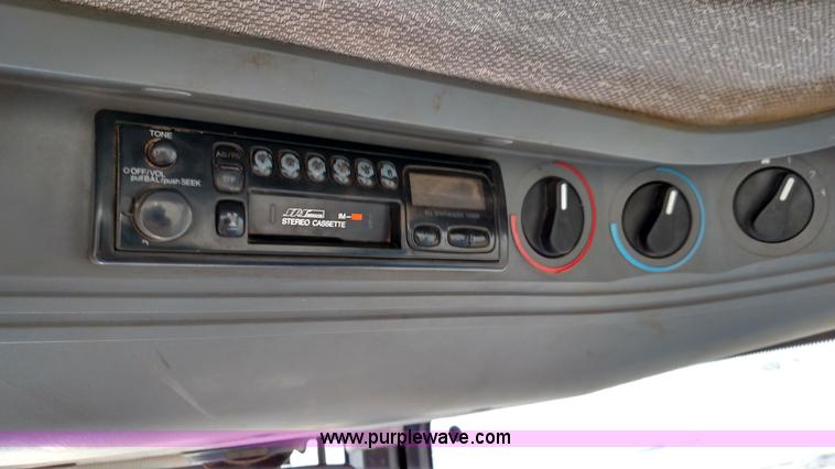 image for item L6640 1994 Ford 7740 Powerstar SL tractor