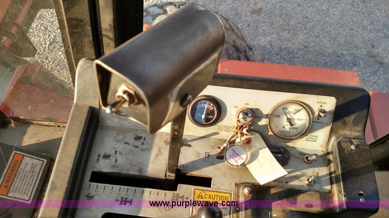 image for item L6645 Hesston 8500 self-propelled swather