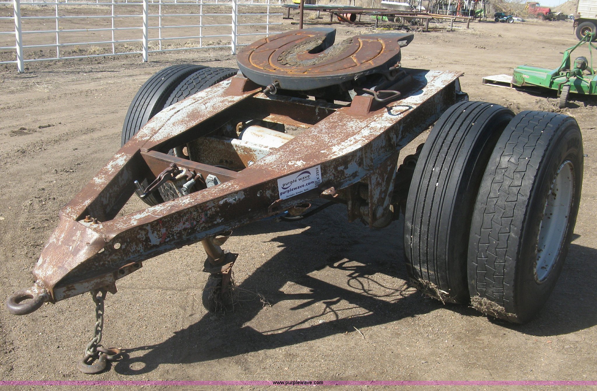 Fruehauf fifth wheel dolly in Kinsley, KS Item K2934 sold Purple Wave