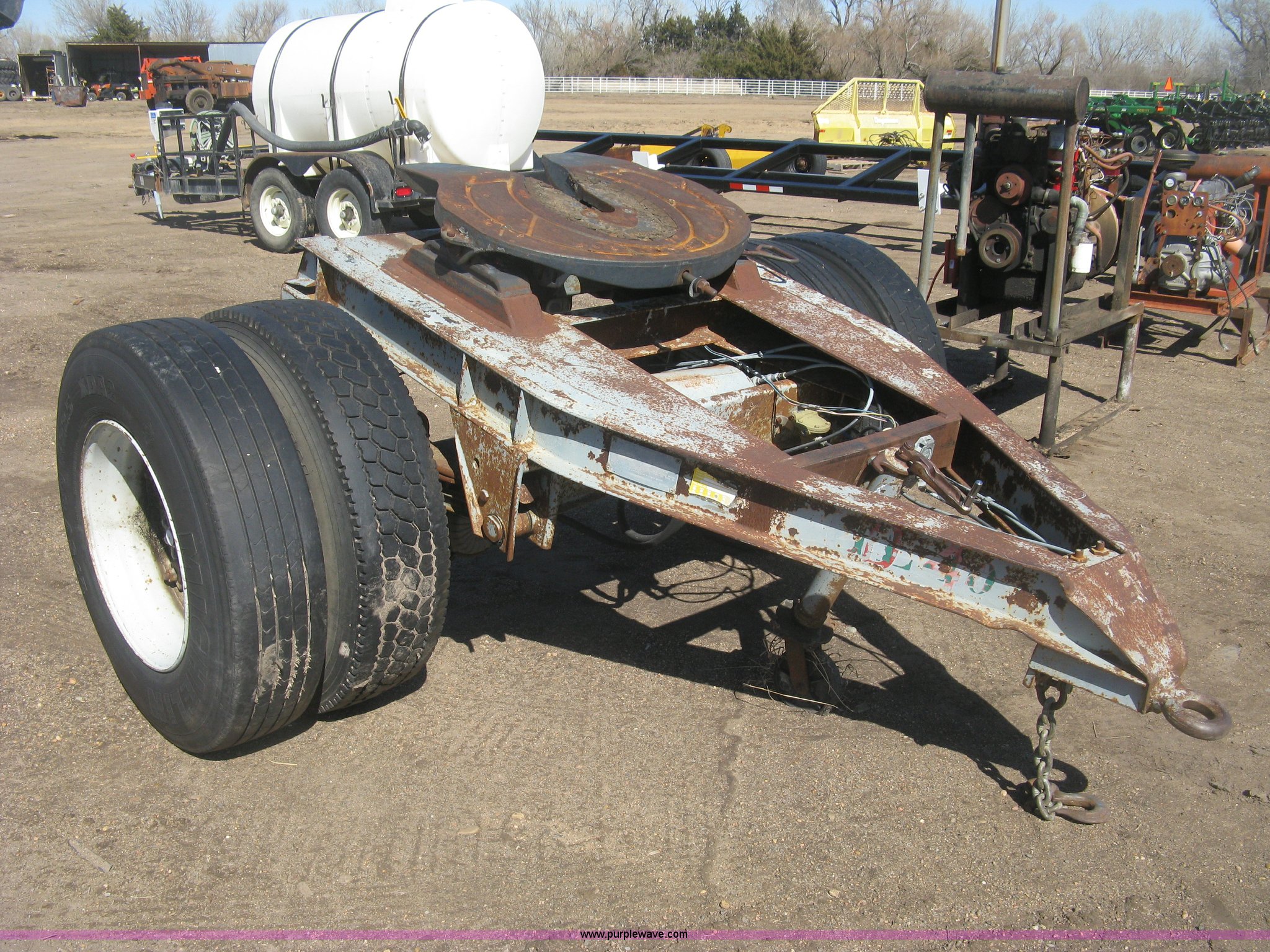 Fruehauf fifth wheel dolly in Kinsley, KS Item K2934 sold Purple Wave