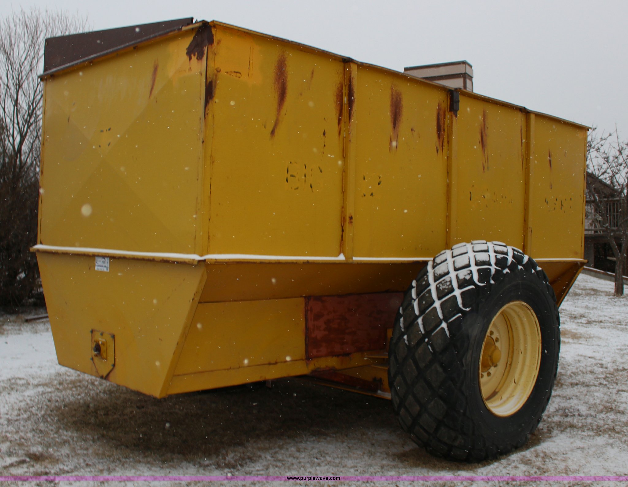 Big 12 grain cart in Benton, KS Item L6697 sold Purple Wave