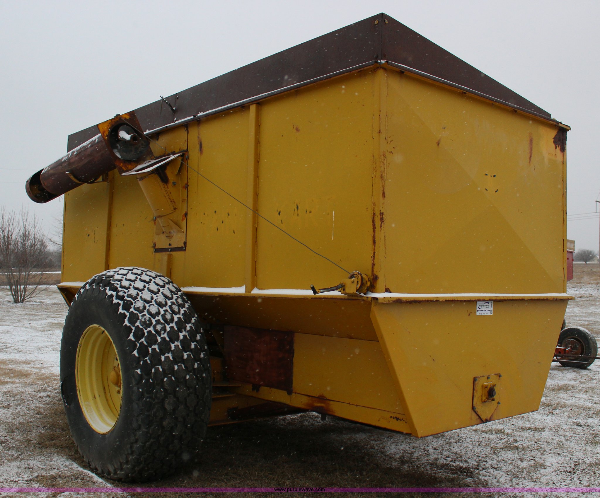 Big 12 grain cart in Benton, KS Item L6697 sold Purple Wave