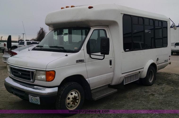 image for item AW9048 2006 Ford E350 Super Duty Aerolite van