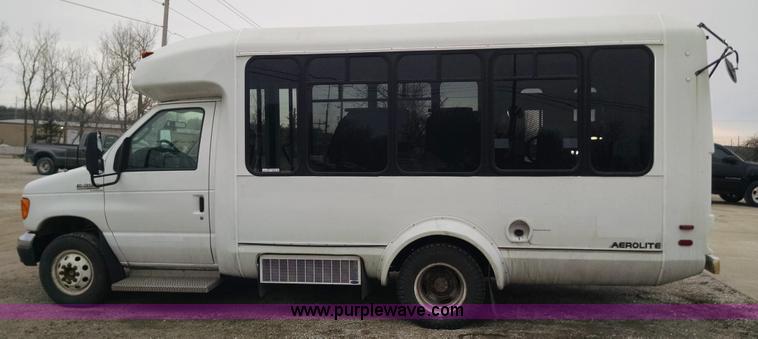 image for item AW9048 2006 Ford E350 Super Duty Aerolite van
