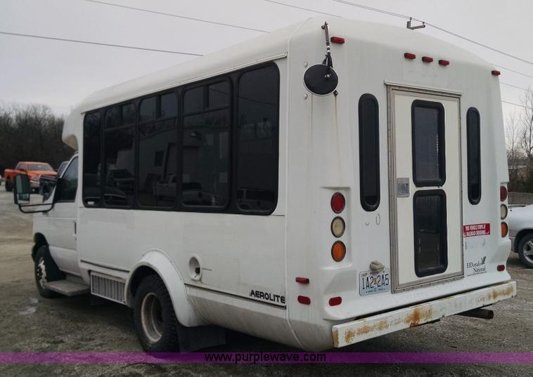 image for item AW9048 2006 Ford E350 Super Duty Aerolite van