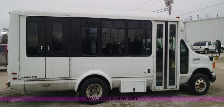 image for item AW9048 2006 Ford E350 Super Duty Aerolite van
