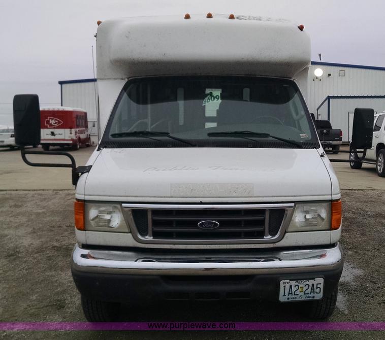 image for item AW9048 2006 Ford E350 Super Duty Aerolite van