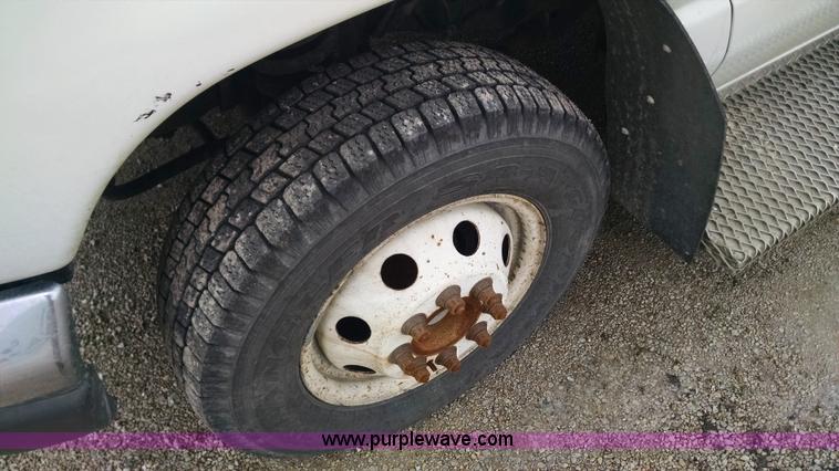 image for item AW9048 2006 Ford E350 Super Duty Aerolite van