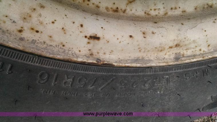 image for item AW9048 2006 Ford E350 Super Duty Aerolite van