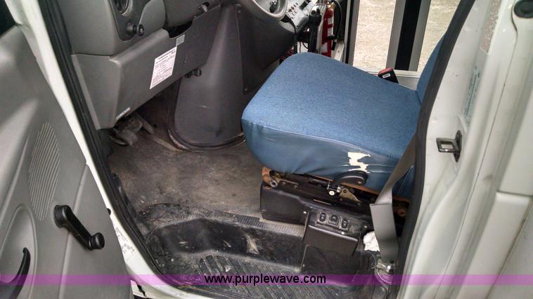 image for item AW9048 2006 Ford E350 Super Duty Aerolite van