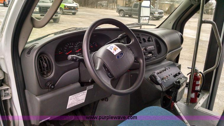 image for item AW9048 2006 Ford E350 Super Duty Aerolite van