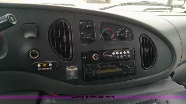 image for item AW9048 2006 Ford E350 Super Duty Aerolite van