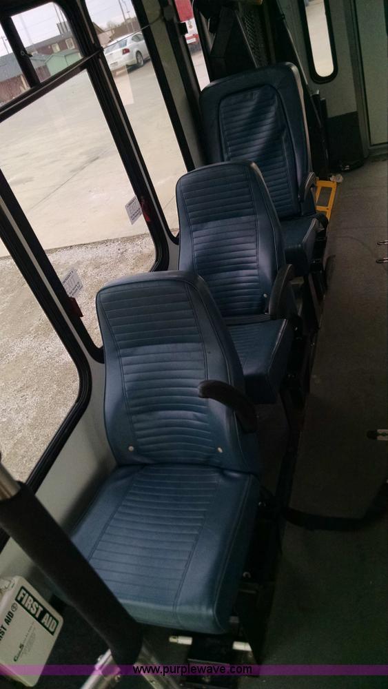 image for item AW9048 2006 Ford E350 Super Duty Aerolite van