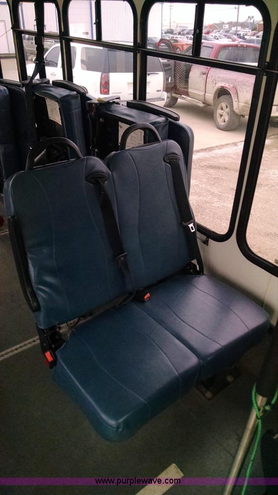 image for item AW9048 2006 Ford E350 Super Duty Aerolite van