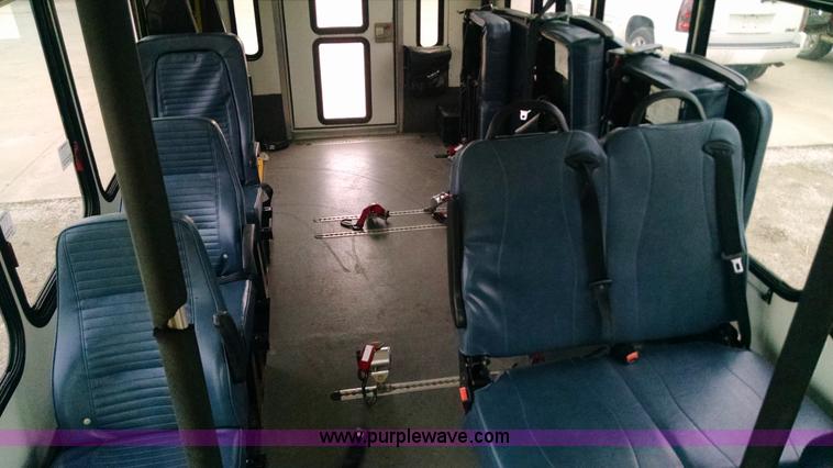 image for item AW9048 2006 Ford E350 Super Duty Aerolite van